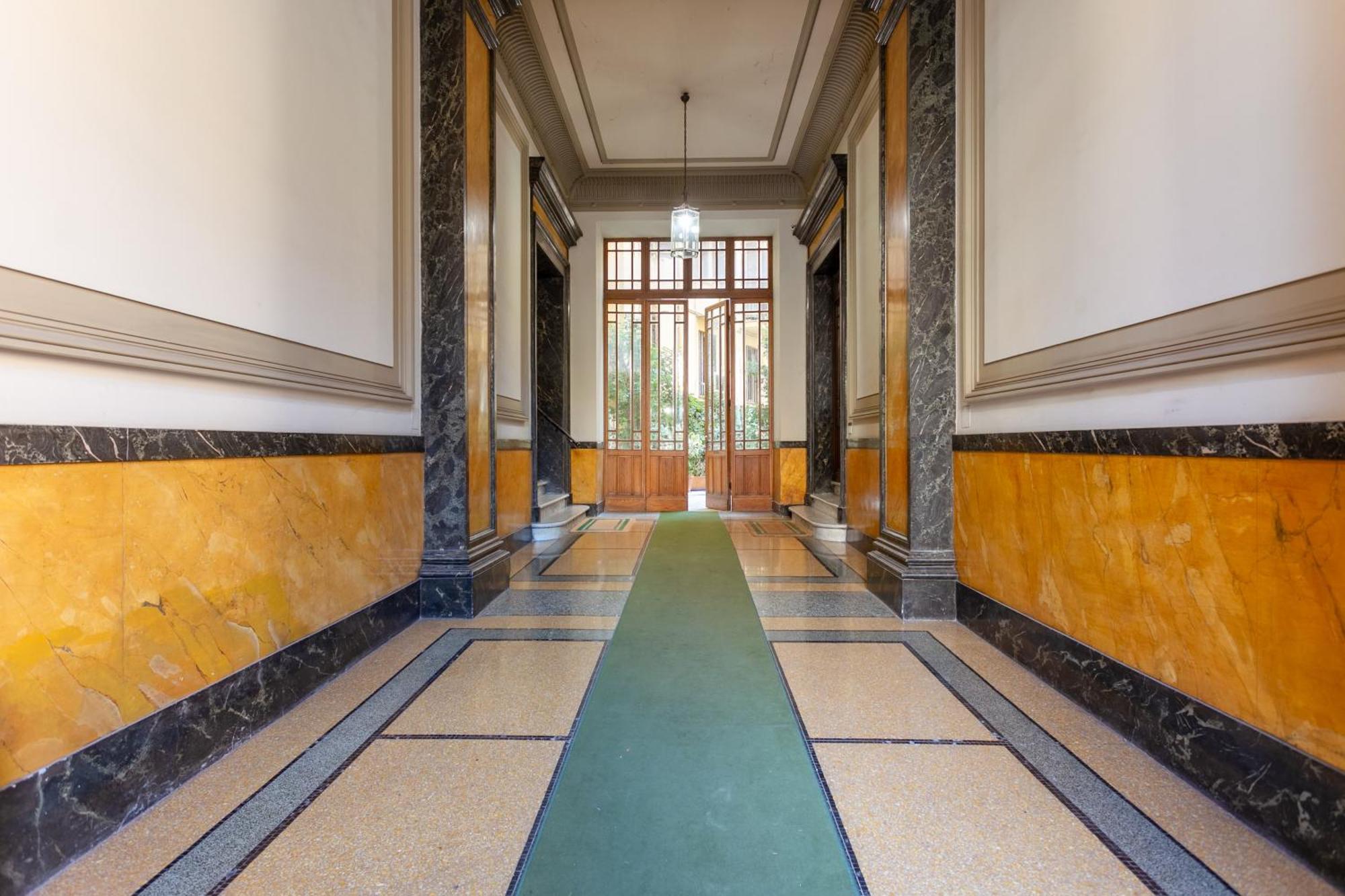Elegance And Style In The Heart Of Rom