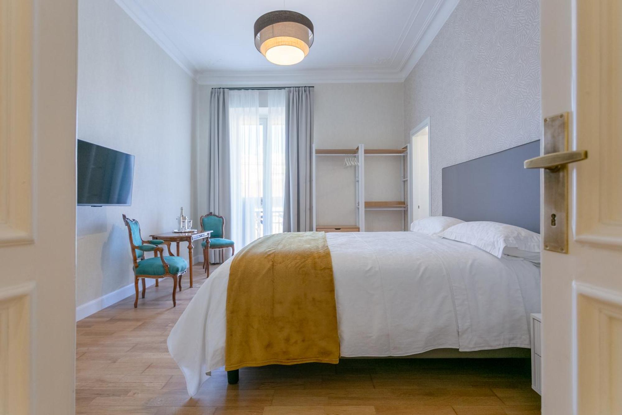 Elegance And Style In The Heart Of Apartment *