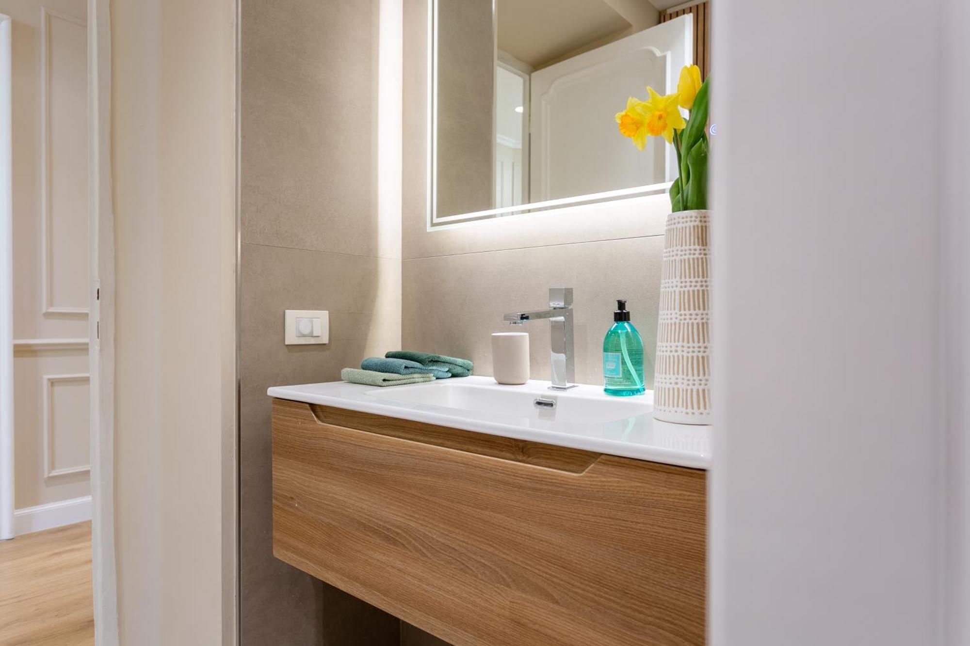 Apartment Elegance And Style In The Heart Of