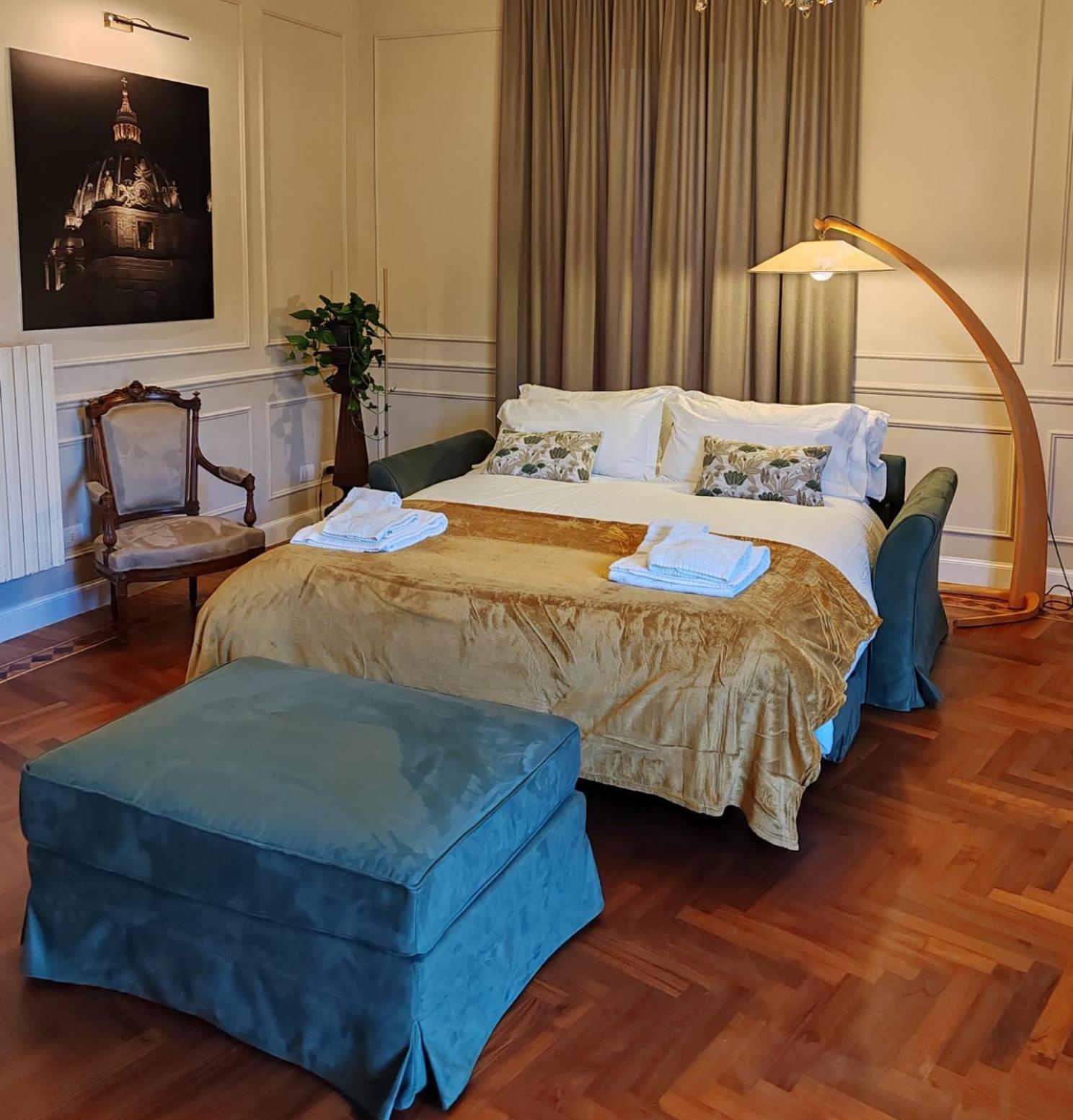 Apartment Elegance And Style In The Heart Of Rom