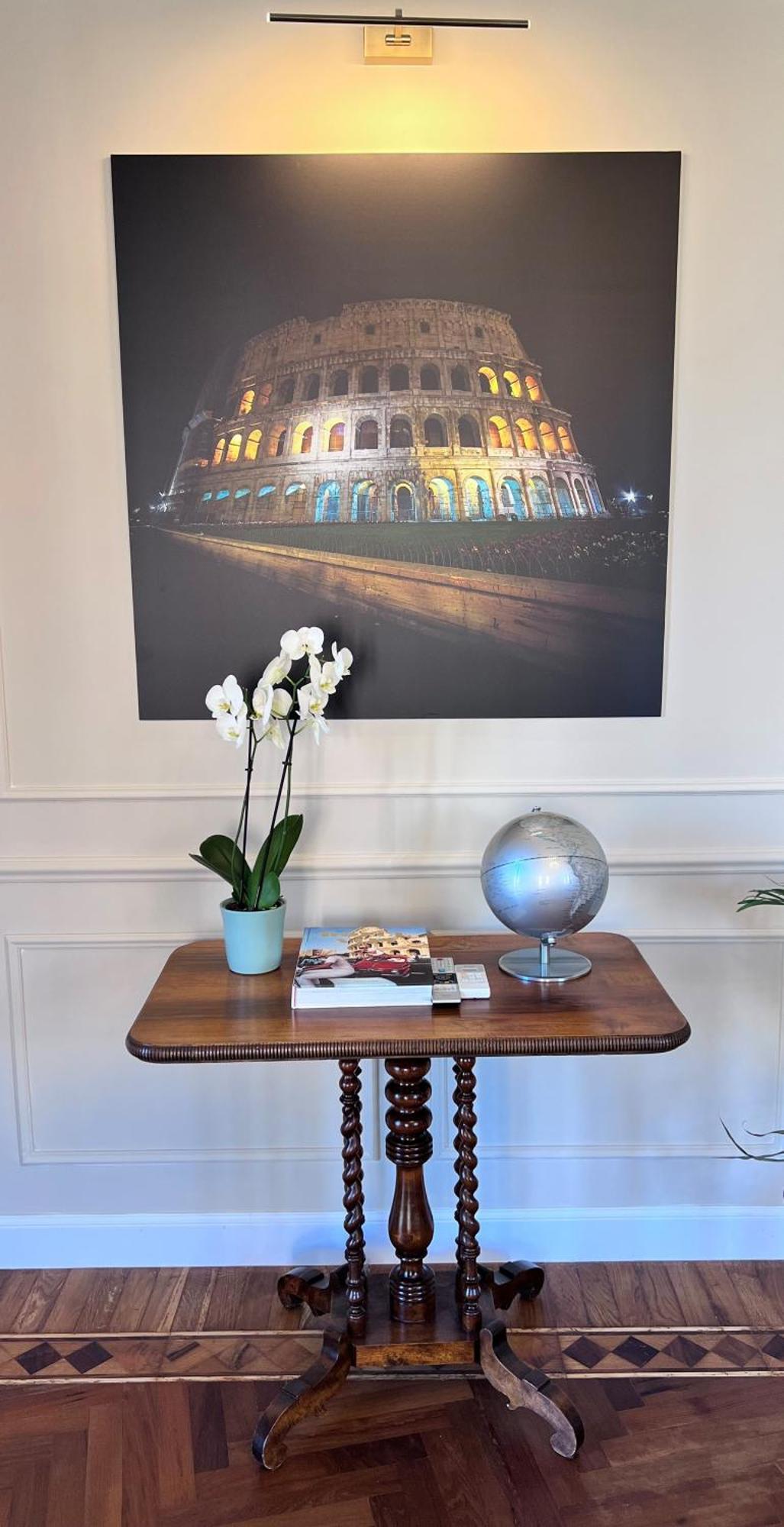 Elegance And Style In The Heart Of Apartment Rom