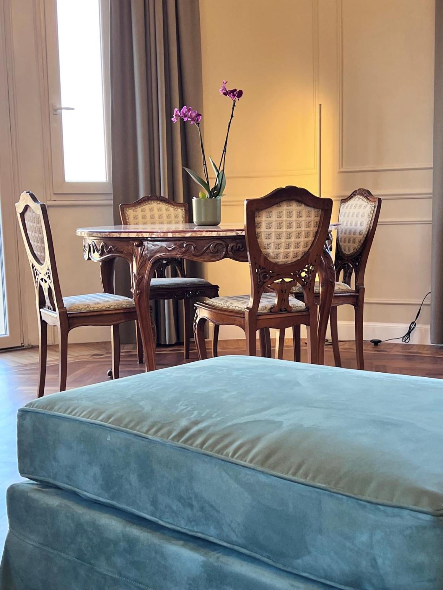 Elegance And Style In The Heart Of * Rom